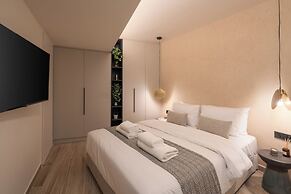 Cozy & Chic Stay Near Metro Station