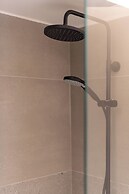 Cozy & Chic Stay Near Metro Station