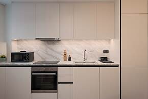 Cozy & Chic Stay Near Metro Station