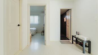 Jeju Pureunbada Pet Dokchae Pension