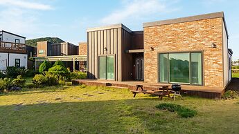 Jeju Pureunbada Pet Dokchae Pension