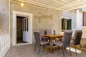 Apartment Village Vrisnik