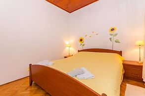 Apartment Village Vrisnik