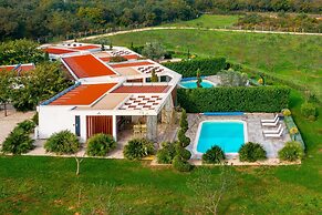 Villa Royal Green Four