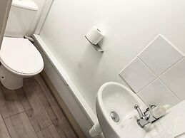 4 Bed House-garden-parking-15 min Elizabeth Line