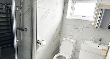 4 Bed House-garden-parking-15 min Elizabeth Line