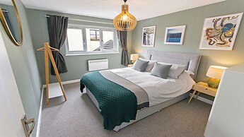 Oceanside Sleeps 6 Walk to Beach & Stylish
