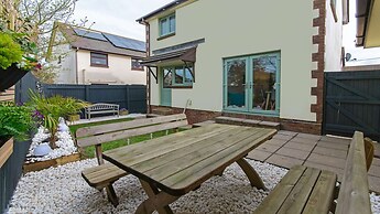 Oceanside Sleeps 6 Walk to Beach & Stylish