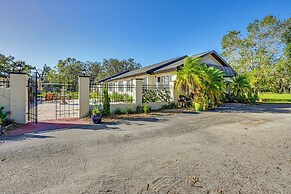 8 Mi to Tarpon Springs Sponge Docks: Home w/ Grill