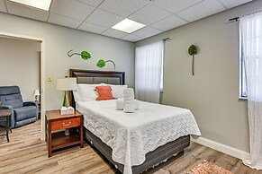 8 Mi to Tarpon Springs Sponge Docks: Home w/ Grill