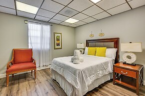 8 Mi to Tarpon Springs Sponge Docks: Home w/ Grill