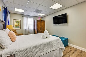 8 Mi to Tarpon Springs Sponge Docks: Home w/ Grill