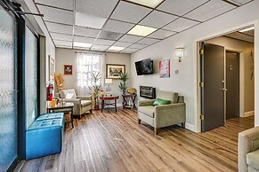 8 Mi to Tarpon Springs Sponge Docks: Home w/ Grill