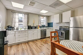 8 Mi to Tarpon Springs Sponge Docks: Home w/ Grill