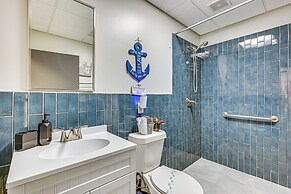 8 Mi to Tarpon Springs Sponge Docks: Home w/ Grill