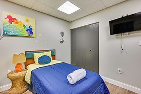 8 Mi to Tarpon Springs Sponge Docks: Home w/ Grill