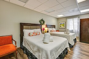 8 Mi to Tarpon Springs Sponge Docks: Home w/ Grill