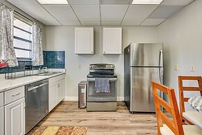 8 Mi to Tarpon Springs Sponge Docks: Home w/ Grill