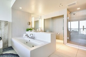 Resort-style Fort Lauderdale Condo: Balcony & View