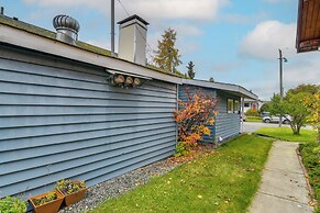 Anchorage Townhome: 2 Mi to Dwtn!