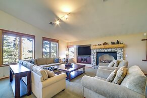5 Mi to Skiing: Mammoth Lakes Home w/ Pool Table!