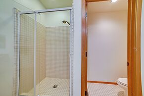 5 Mi to Skiing: Mammoth Lakes Home w/ Pool Table!