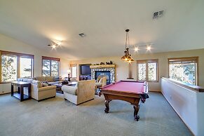 5 Mi to Skiing: Mammoth Lakes Home w/ Pool Table!