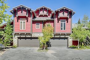 5 Mi to Skiing: Mammoth Lakes Home w/ Pool Table!