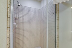 5 Mi to Skiing: Mammoth Lakes Home w/ Pool Table!