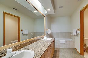 5 Mi to Skiing: Mammoth Lakes Home w/ Pool Table!