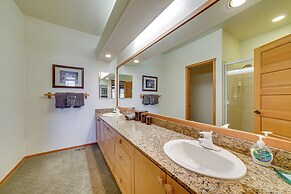 5 Mi to Skiing: Mammoth Lakes Home w/ Pool Table!