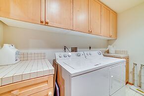 5 Mi to Skiing: Mammoth Lakes Home w/ Pool Table!