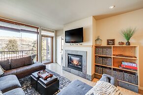 Walk to the Lake: Chelan Condo w/ Mtn Views!