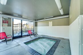 Walk to the Lake: Chelan Condo w/ Mtn Views!