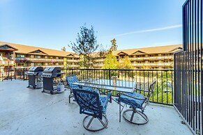 Walk to the Lake: Chelan Condo w/ Mtn Views!