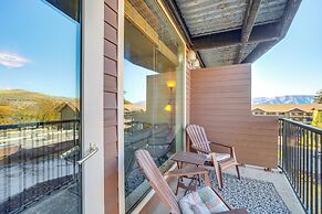 Walk to the Lake: Chelan Condo w/ Mtn Views!
