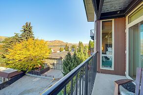 Walk to the Lake: Chelan Condo w/ Mtn Views!