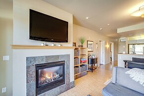 Walk to the Lake: Chelan Condo w/ Mtn Views!