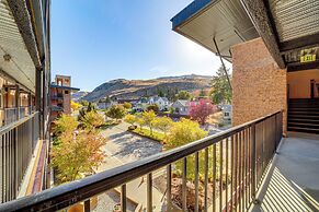 Walk to the Lake: Chelan Condo w/ Mtn Views!