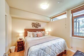 Walk to the Lake: Chelan Condo w/ Mtn Views!