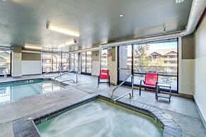 Walk to the Lake: Chelan Condo w/ Mtn Views!