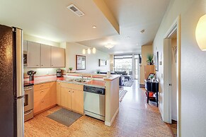 Walk to the Lake: Chelan Condo w/ Mtn Views!