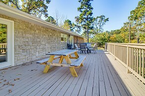 3 Mi to Lake: House w/ Fire Pit in Mountain Home!