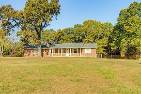 3 Mi to Lake: House w/ Fire Pit in Mountain Home!