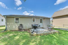 16 Mi to Sleeping Bear Dunes: Cedar Home w/ Deck