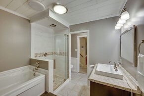 Palmyra House w/ Private Hot Tub & Fenced Yard!