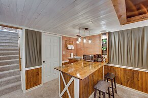 Palmyra House w/ Private Hot Tub & Fenced Yard!