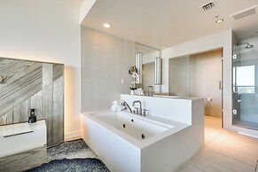 Modern Condo: Walk to Fort Lauderdale Beaches!