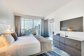 Modern Condo: Walk to Fort Lauderdale Beaches!