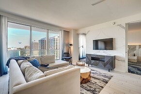 Modern Condo: Walk to Fort Lauderdale Beaches!
